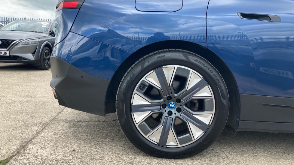 BMW iX 240kW xDrive40 Sport Edition 76.6kWh 5dr Auto Electric Estate - Image 7