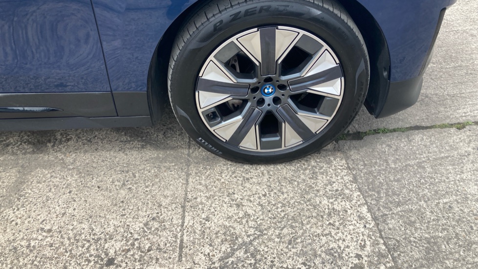 BMW iX 240kW xDrive40 Sport Edition 76.6kWh 5dr Auto Electric Estate - Image 21