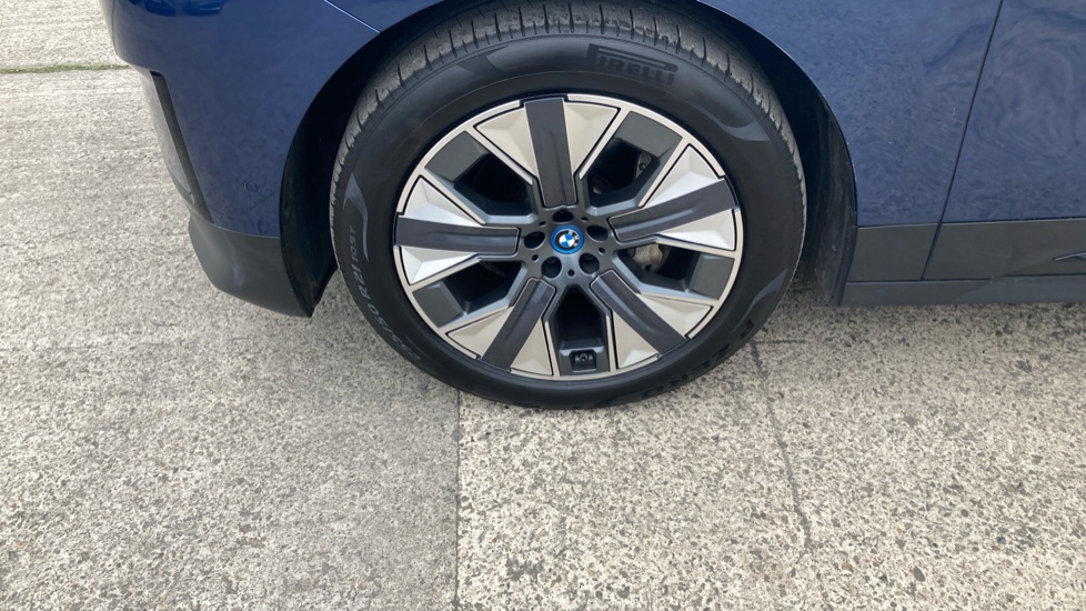 BMW iX 240kW xDrive40 Sport Edition 76.6kWh 5dr Auto Electric Estate - Image 22