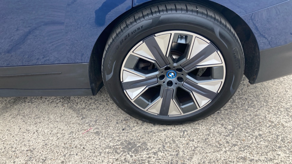 BMW iX 240kW xDrive40 Sport Edition 76.6kWh 5dr Auto Electric Estate - Image 23