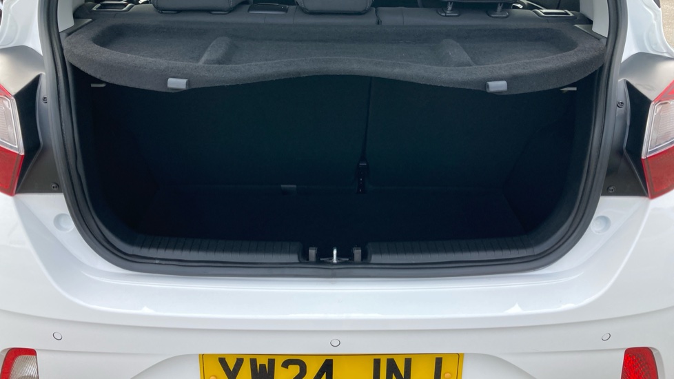 Hyundai i10 1.0 [63] Advance 5dr [Nav] Petrol Hatchback - Image 4
