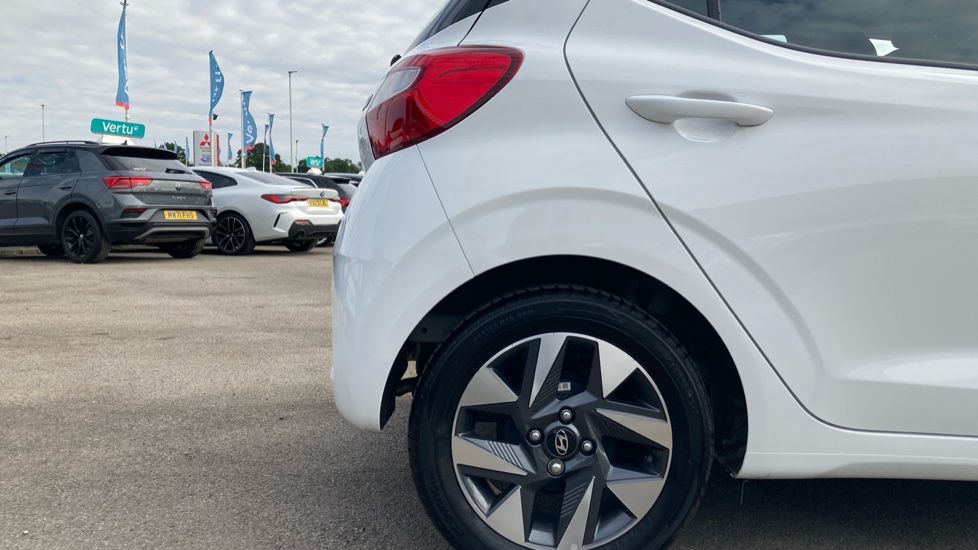 Hyundai i10 1.0 [63] Advance 5dr [Nav] Petrol Hatchback - Image 7