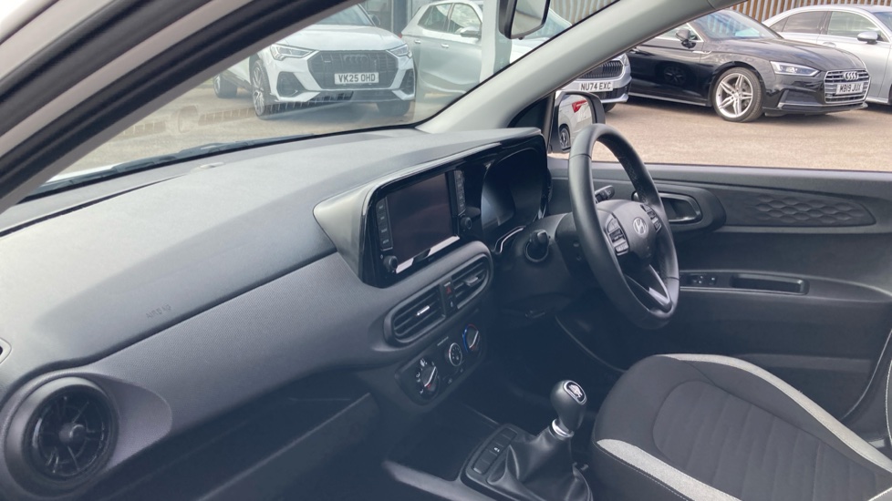 Hyundai i10 1.0 [63] Advance 5dr [Nav] Petrol Hatchback - Image 9