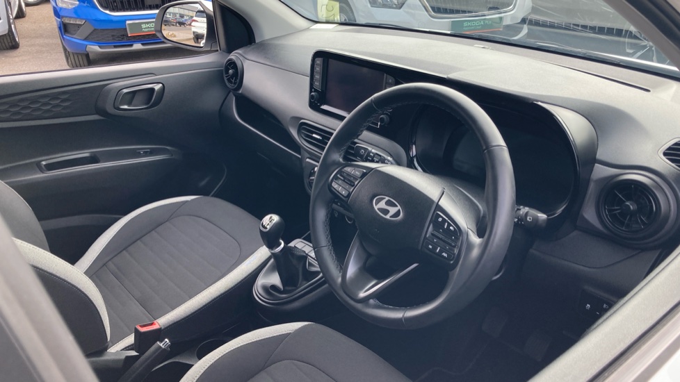 Hyundai i10 1.0 [63] Advance 5dr [Nav] Petrol Hatchback - Image 11