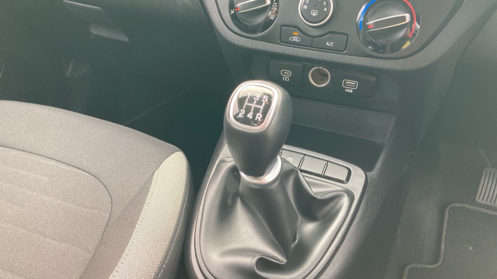 Hyundai i10 1.0 [63] Advance 5dr [Nav] Petrol Hatchback - Image 13