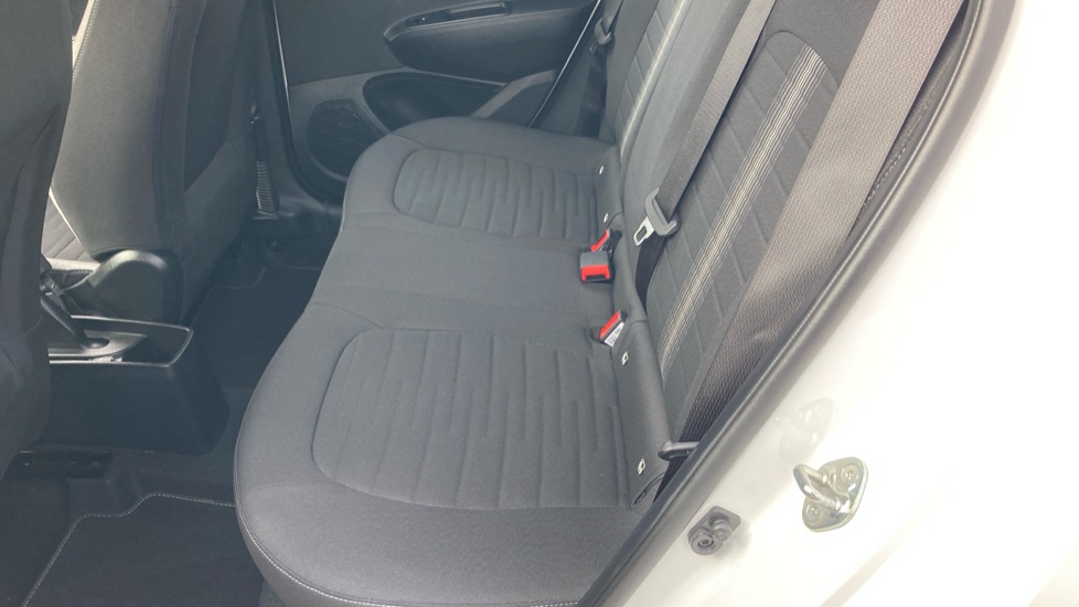 Hyundai i10 1.0 [63] Advance 5dr [Nav] Petrol Hatchback - Image 16