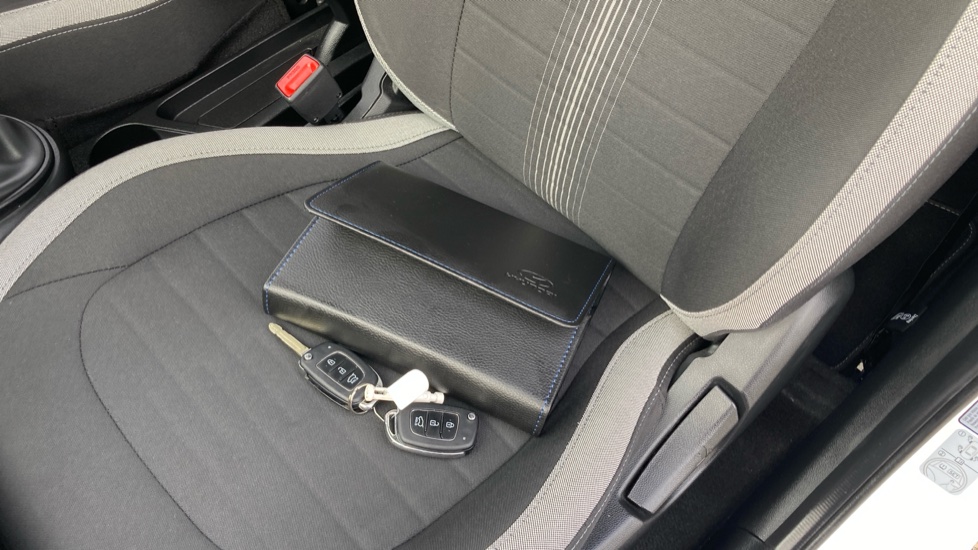 Hyundai i10 1.0 [63] Advance 5dr [Nav] Petrol Hatchback - Image 19