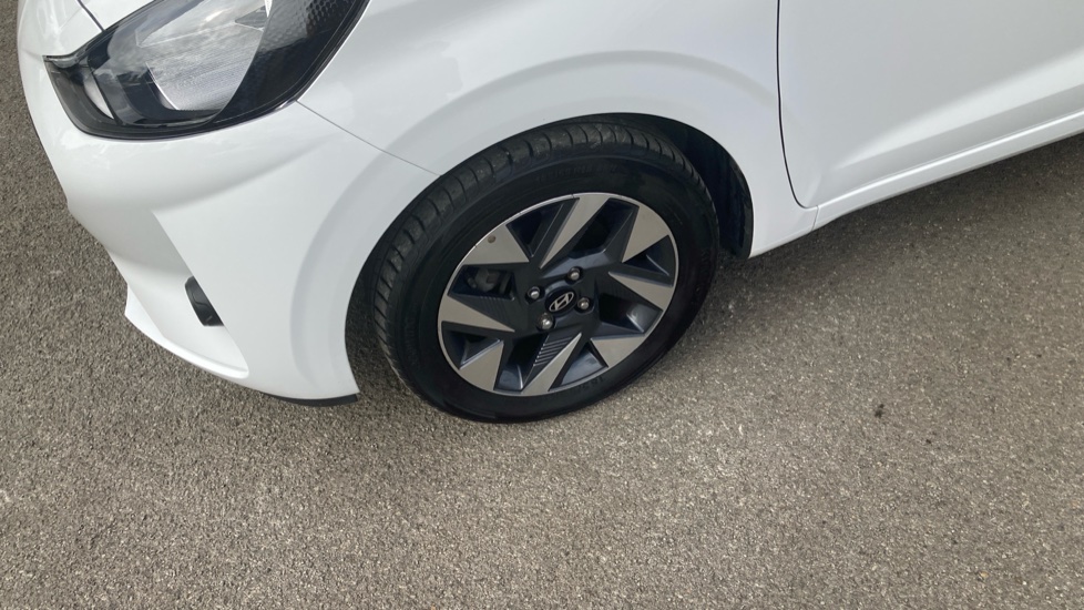 Hyundai i10 1.0 [63] Advance 5dr [Nav] Petrol Hatchback - Image 22