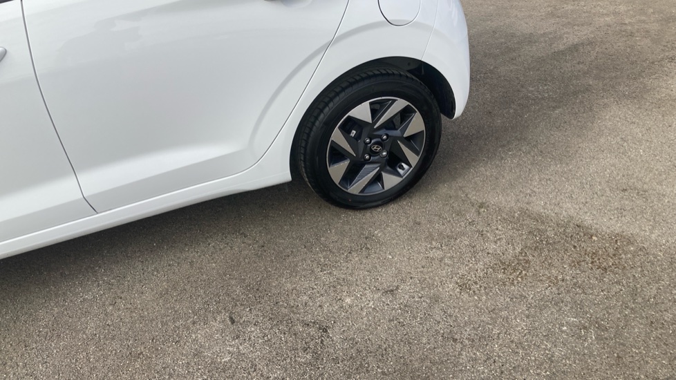 Hyundai i10 1.0 [63] Advance 5dr [Nav] Petrol Hatchback - Image 23