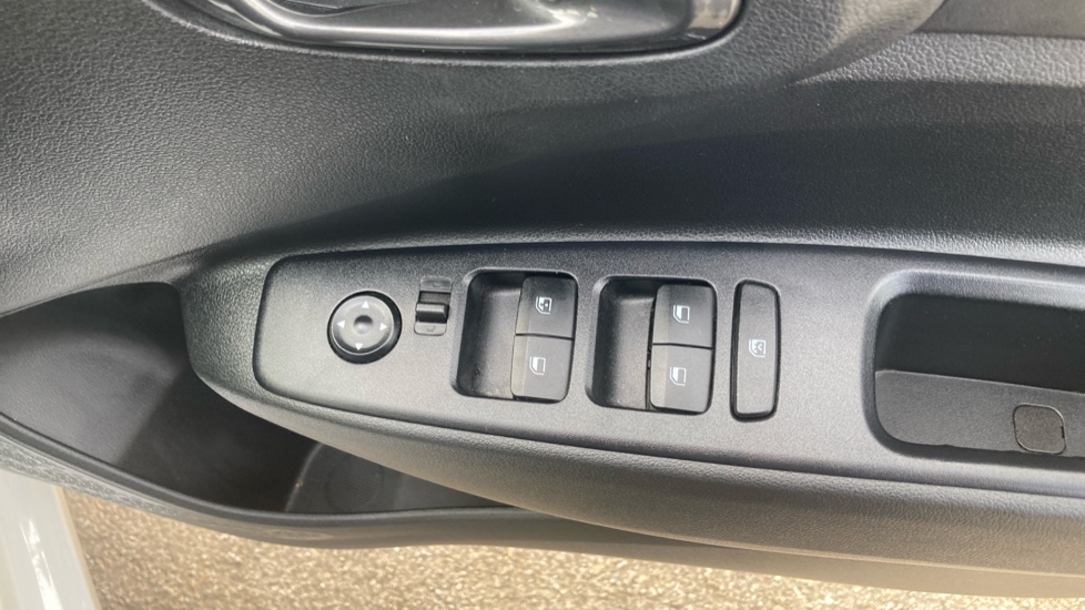 Hyundai i10 1.0 [63] Advance 5dr [Nav] Petrol Hatchback - Image 24