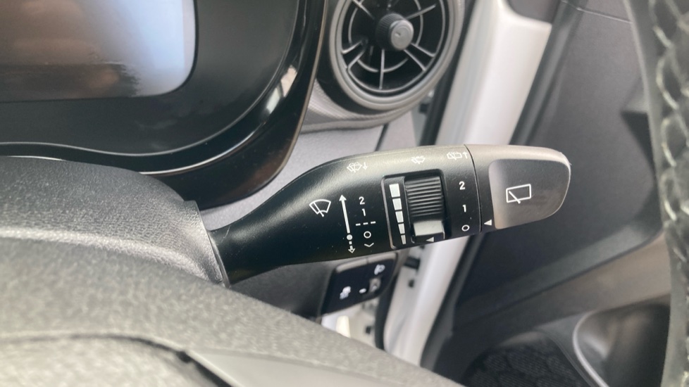 Hyundai i10 1.0 [63] Advance 5dr [Nav] Petrol Hatchback - Image 28