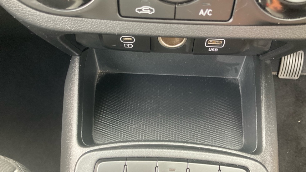 Hyundai i10 1.0 [63] Advance 5dr [Nav] Petrol Hatchback - Image 30