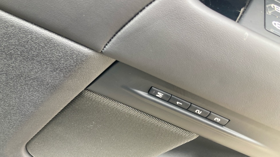 Land Rover Range Rover Evoque 2.0 D200 Autobiography 5dr Auto [Revised] Diesel Hatchback - Image 27