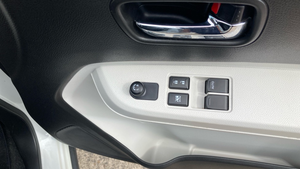 Suzuki Ignis 1.2 Dualjet SZ-T 5dr Petrol Hatchback - Image 24