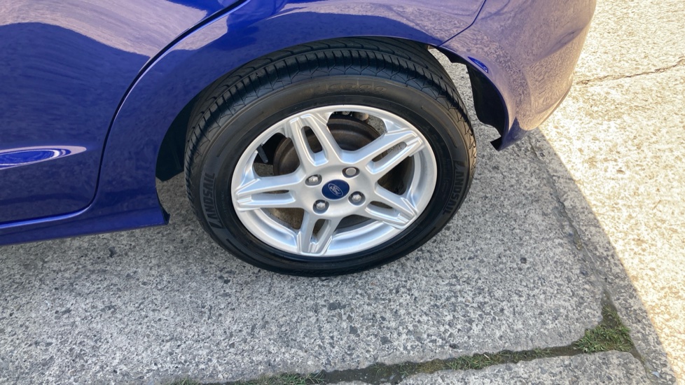 Ford KA+ 1.2 85 Zetec 5dr Petrol Hatchback - Image 23
