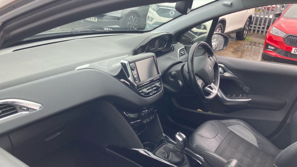 Peugeot 2008 1.2 PureTech 110 Allure 5dr Petrol Estate - Image 9