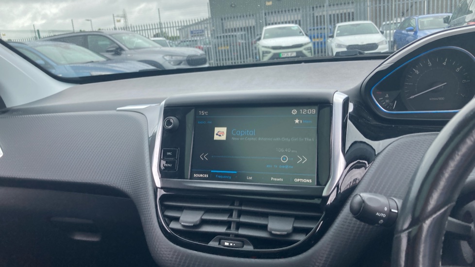 Peugeot 2008 1.2 PureTech 110 Allure 5dr Petrol Estate - Image 12