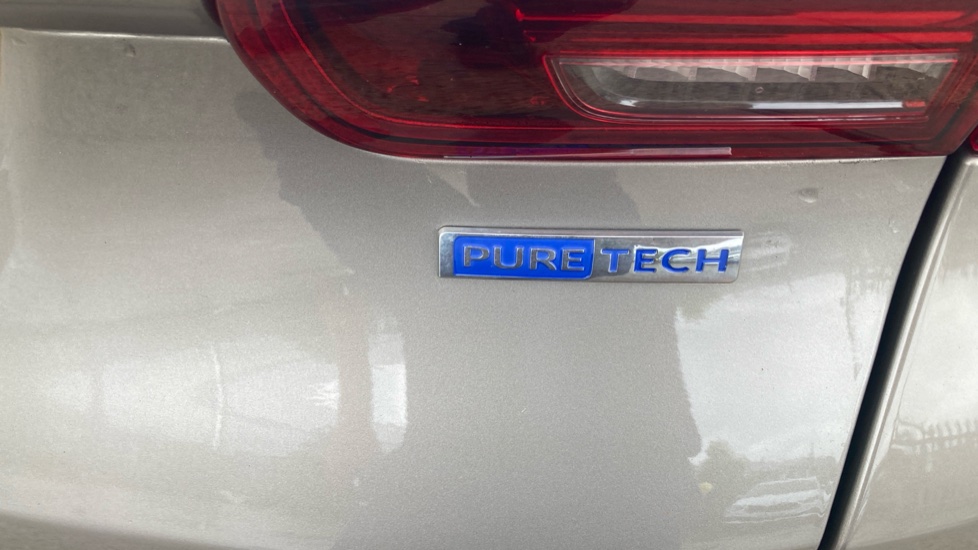 Peugeot 2008 1.2 PureTech 110 Allure 5dr Petrol Estate - Image 24