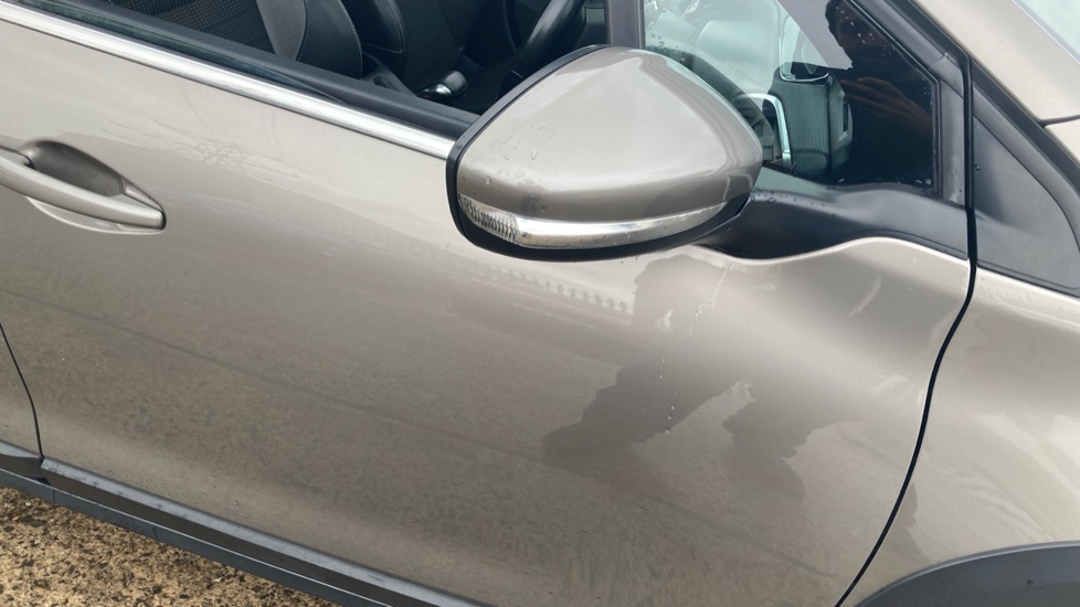 Peugeot 2008 1.2 PureTech 110 Allure 5dr Petrol Estate - Image 25