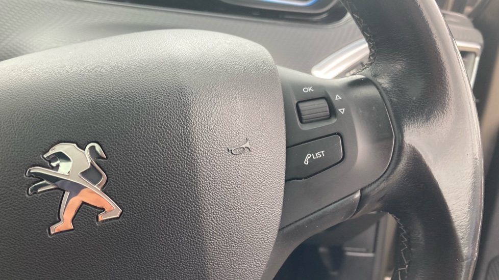 Peugeot 2008 1.2 PureTech 110 Allure 5dr Petrol Estate - Image 29