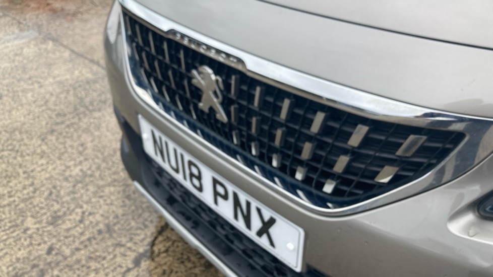 Peugeot 2008 1.2 PureTech 110 Allure 5dr Petrol Estate - Image 45