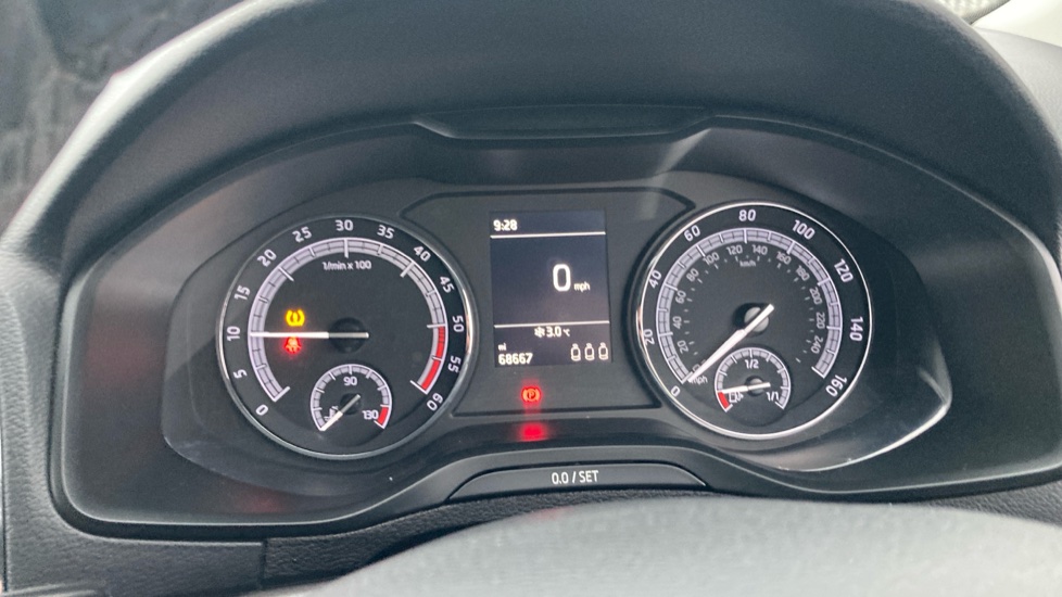 Skoda Karoq 1.6 TDI SE 5dr Diesel Estate - Image 11