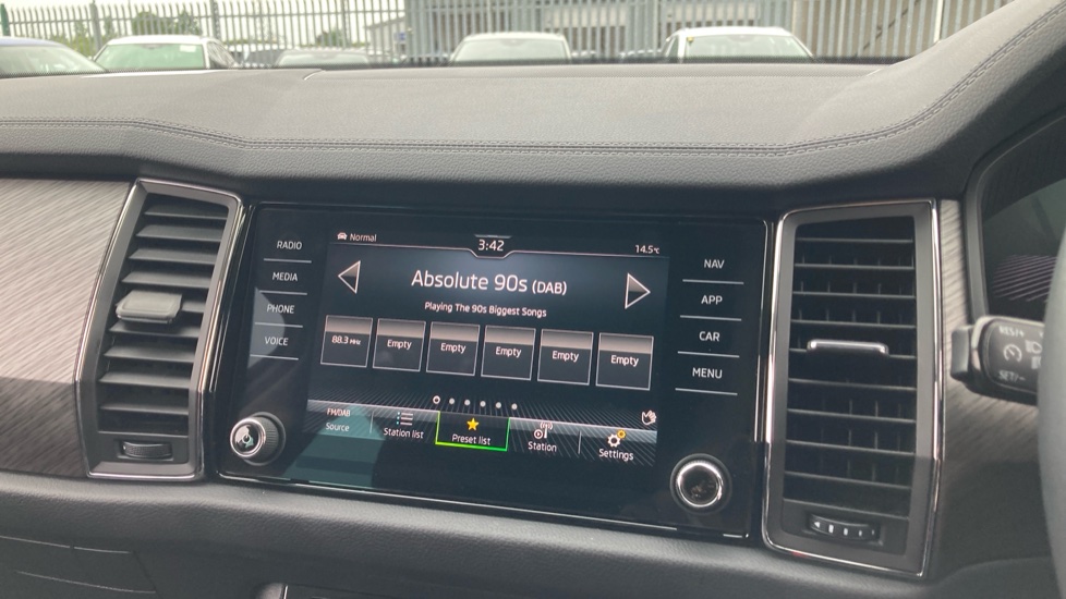 Skoda Kodiaq 1.5 TSI SE L Executive 5dr DSG [7 Seat] Petrol Estate - Image 12