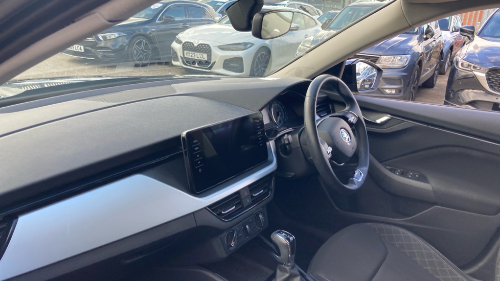 Skoda Kamiq 1.5 TSI SE Drive 5dr DSG Petrol Hatchback - Image 2