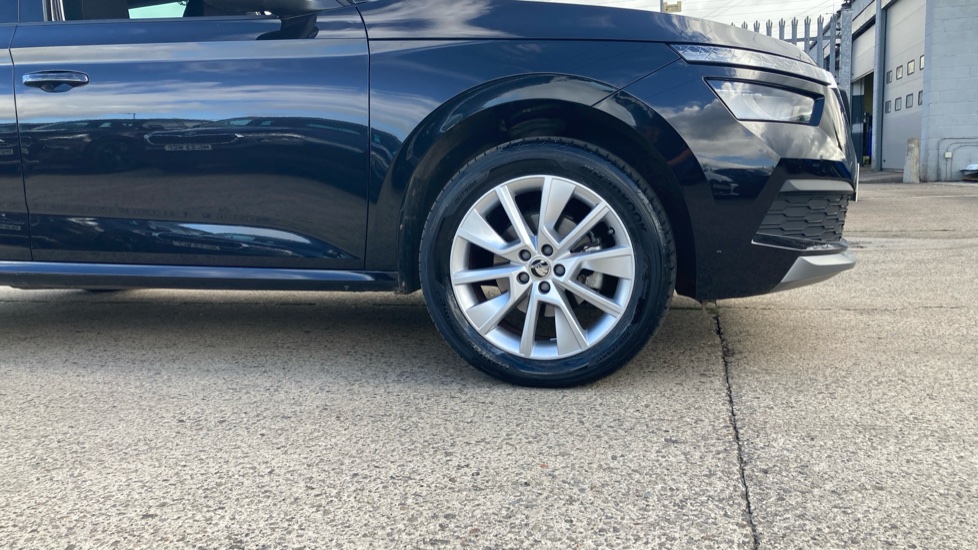 Skoda Kamiq 1.5 TSI SE Drive 5dr DSG Petrol Hatchback - Image 5