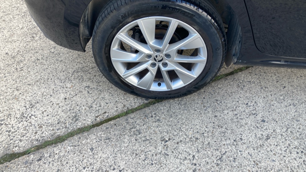 Skoda Kamiq 1.5 TSI SE Drive 5dr DSG Petrol Hatchback - Image 21