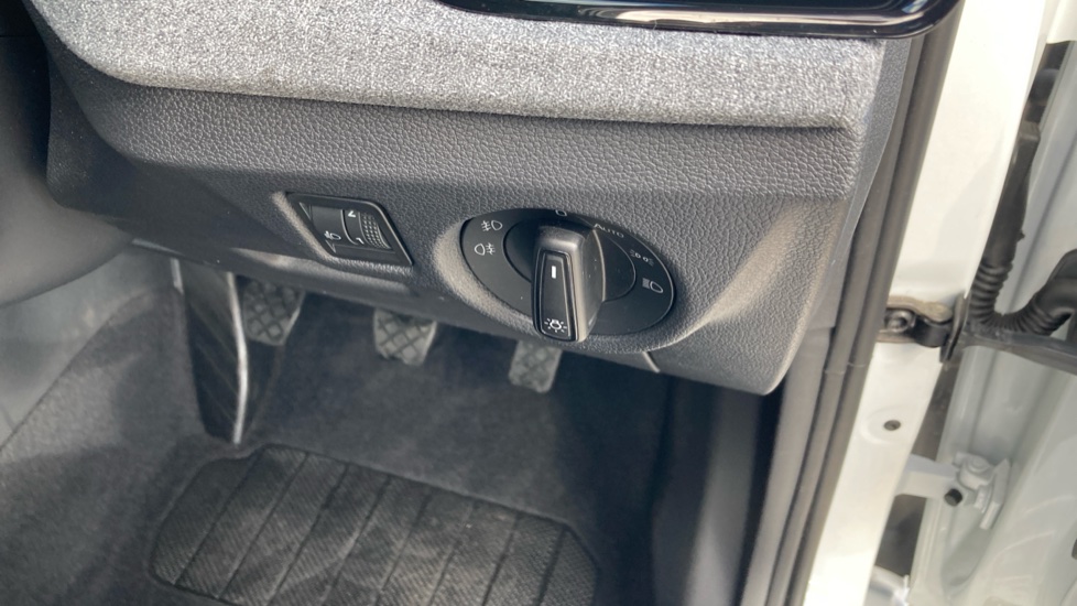 Skoda Kamiq 1.0 TSI 95 SE Edition 5dr Petrol Hatchback - Image 25