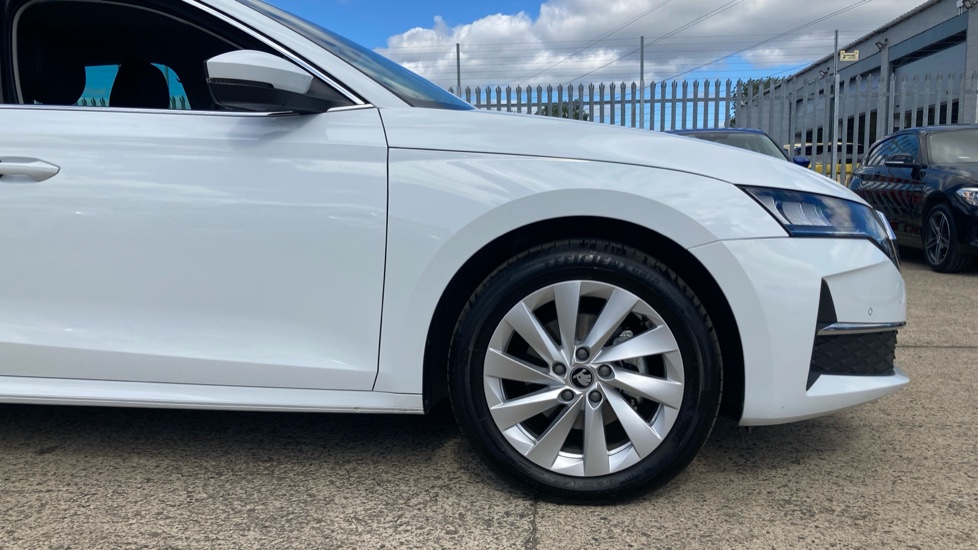Skoda Octavia 1.5 TSI 150 e-TEC SE L 5dr DSG Petrol Estate - Image 5
