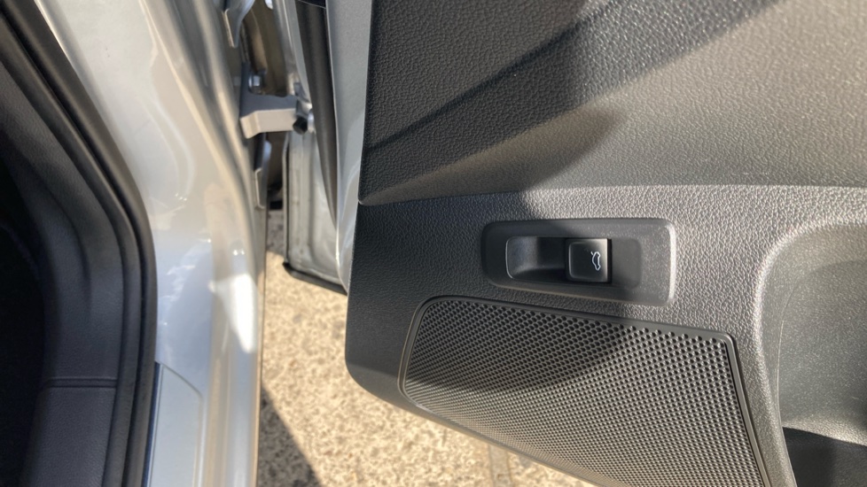 Skoda Karoq 1.5 TSI Sportline Edition 5dr DSG Petrol Estate - Image 29