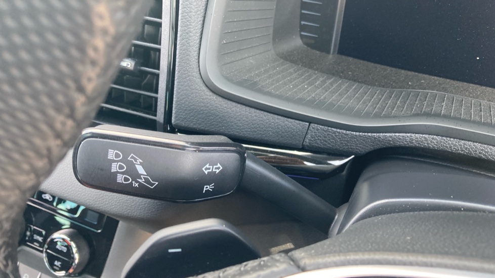 Skoda Karoq 1.5 TSI Sportline Edition 5dr DSG Petrol Estate - Image 32