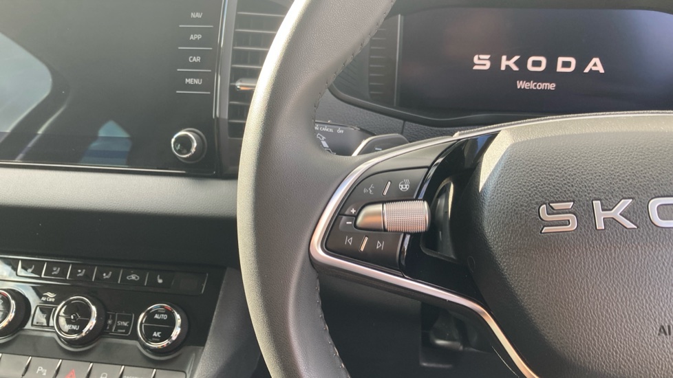 Skoda Karoq 1.5 TSI SE Edition 5dr DSG Petrol Estate - Image 17