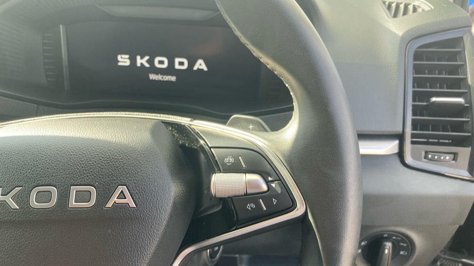Skoda Karoq 1.5 TSI SE Edition 5dr DSG Petrol Estate - Image 18