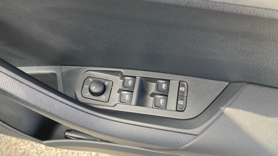 Skoda Karoq 1.5 TSI SE Edition 5dr DSG Petrol Estate - Image 27
