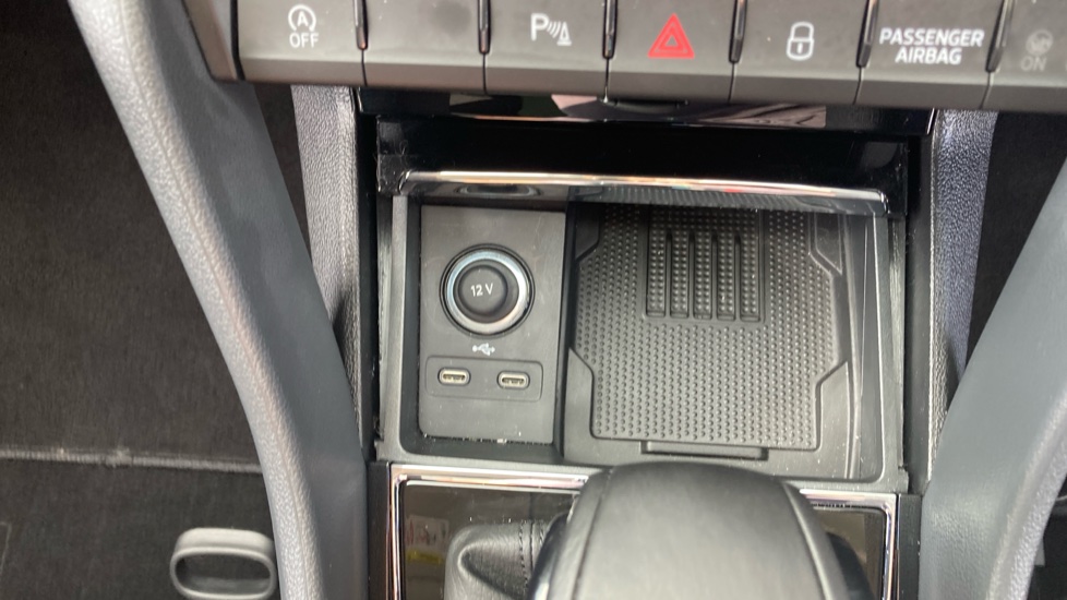 Skoda Karoq 1.5 TSI SE Edition 5dr DSG Petrol Estate - Image 32