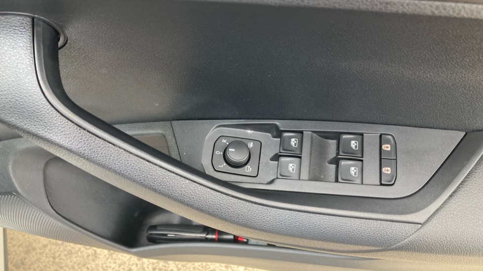Skoda Karoq 1.5 TSI SE L 5dr DSG Petrol Estate - Image 27