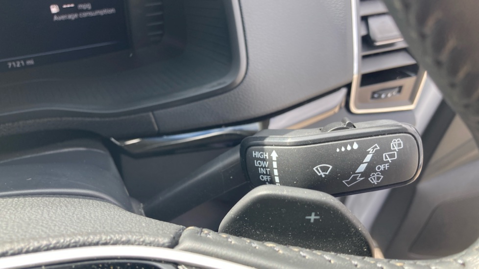 Skoda Karoq 1.5 TSI SE L 5dr DSG Petrol Estate - Image 29