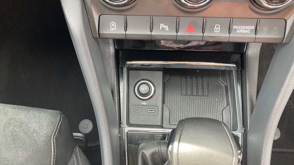 Skoda Karoq 1.5 TSI SE L 5dr DSG Petrol Estate - Image 31