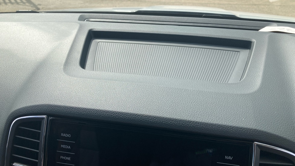 Skoda Karoq 1.5 TSI SE L 5dr DSG Petrol Estate - Image 32