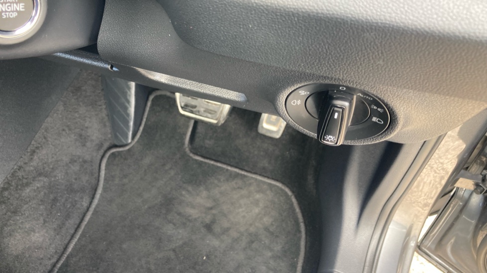 Skoda Karoq 1.5 TSI Sportline Edition 5dr DSG Petrol Estate - Image 30