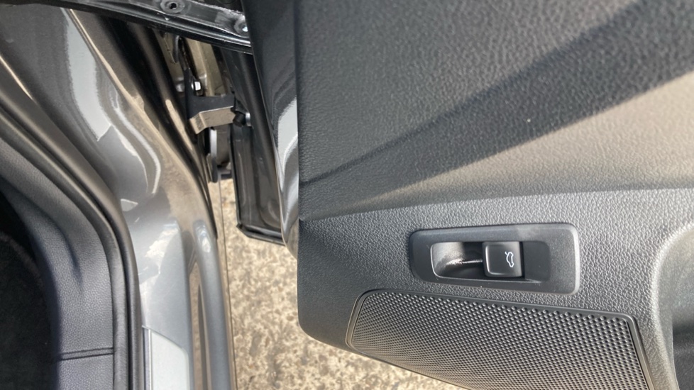 Skoda Karoq 1.5 TSI Sportline Edition 5dr DSG Petrol Estate - Image 31