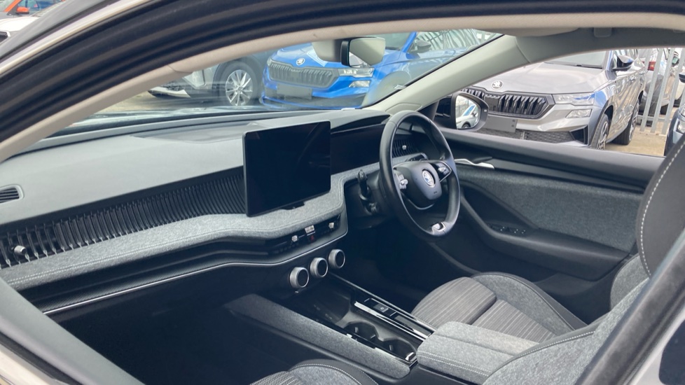 Skoda Superb 1.5 TSI e-TEC SE Technology 5dr DSG Petrol Estate - Image 2