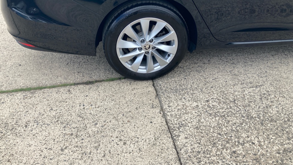 Skoda Superb 1.5 TSI e-TEC SE Technology 5dr DSG Petrol Estate - Image 21
