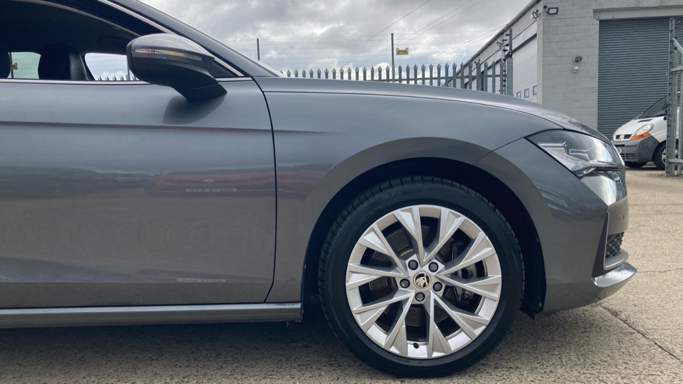 Skoda Superb 1.5 TSI iV SE L DSG 5dr Estate - Image 5