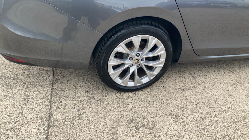 Skoda Superb 1.5 TSI iV SE L DSG 5dr Estate - Image 21