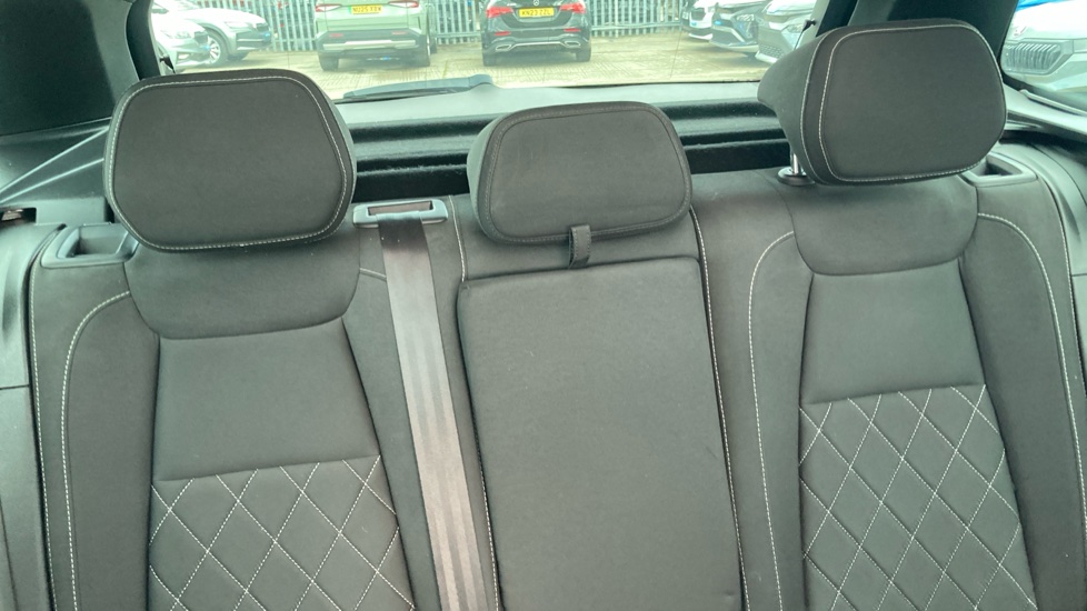 Skoda Karoq 1.5 TSI Sport Line 5dr DSG Petrol Estate - Image 16