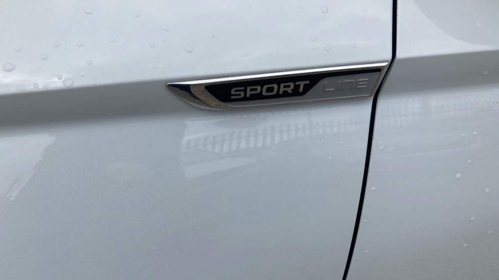 Skoda Karoq 1.5 TSI Sport Line 5dr DSG Petrol Estate - Image 25